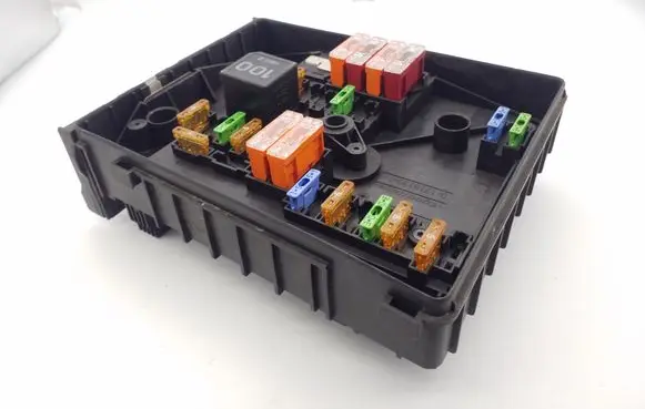 Volkswagen Golf V Fuse module 1K0937125A