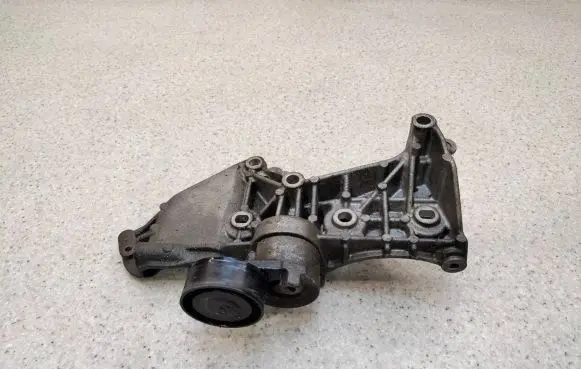 Renault Megane II Generator/alternator bracket 8200327134