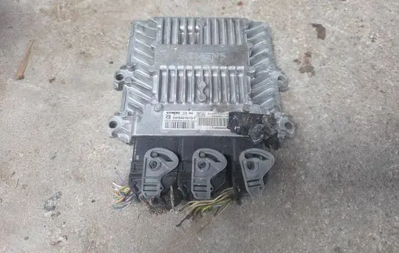 Peugeot 407 Engine control unit/module 5WS40167GT