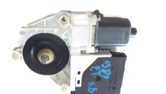 Audi A3 S3 A3 Sportback 8P Rear door window regulator motor 8P0959802F