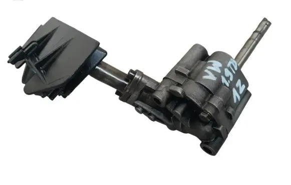 Volkswagen Golf III Oil pump 026115153A