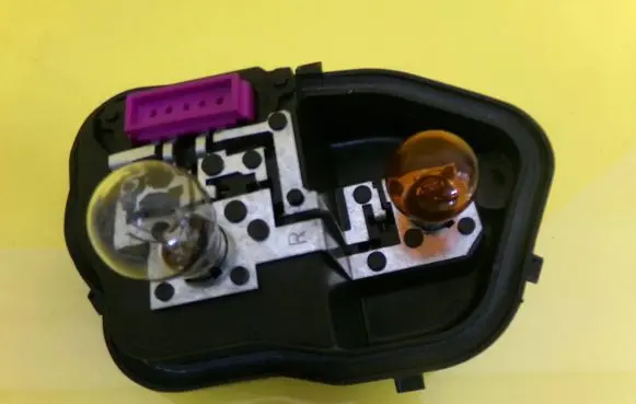 Renault Megane III Tail light bulb cover holder 89076150