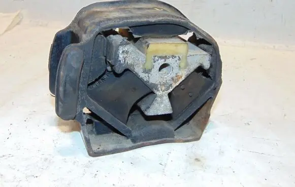 Mercedes-Benz Vito Viano W638 Engine mount bracket A6382411413 742693