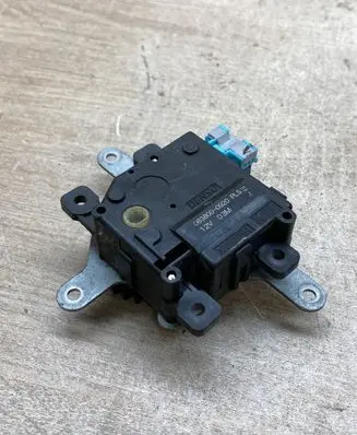 Toyota Avensis T270 Air flap motor/actuator 0638000920