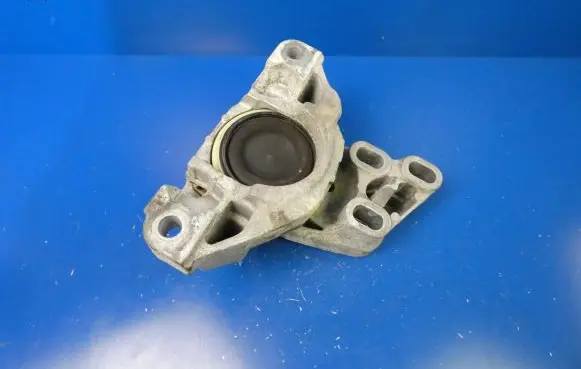 Mercedes-Benz A W176 Engine mount vacuum valve 