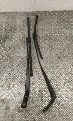Windshield/front glass wiper blade
