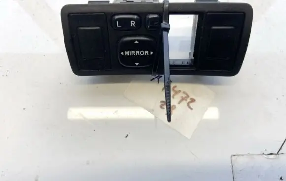 Toyota Avensis T250 Wing mirror switch 183575