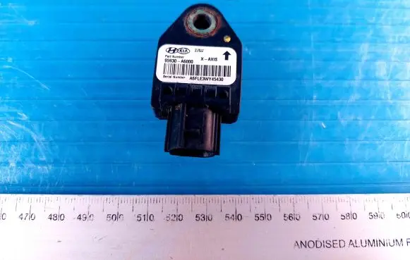KIA Ceed Airbag deployment crash/impact sensor 95930A6000