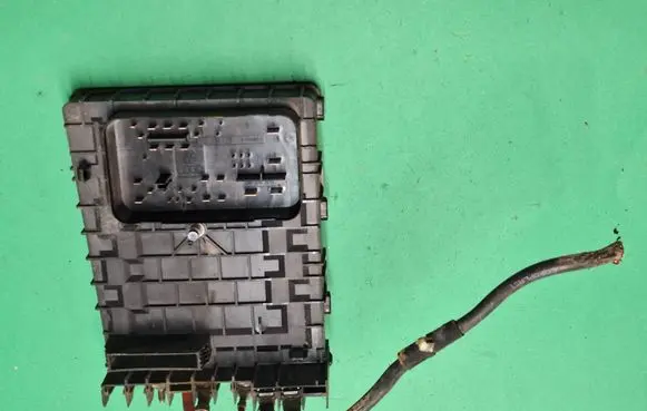 Volkswagen Jetta V Fuse module 1k11242792