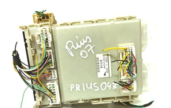 Toyota Prius (XW20) Fuse module 8273047290