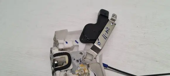 Suzuki Alto Rear door lock B78R G69R