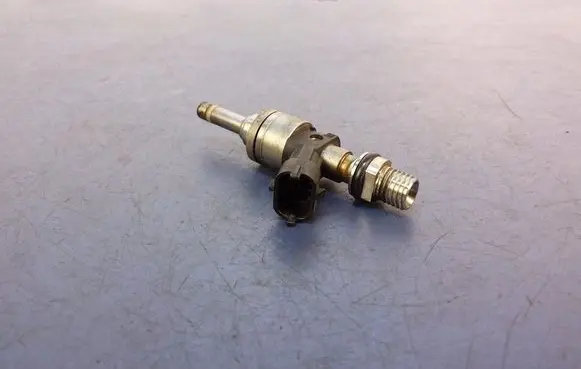 Porsche Panamera (970) Fuel injector 94811012833