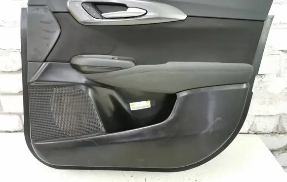 Alfa Romeo Tonale Front door card panel trim