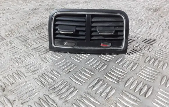 Rear air vent grill