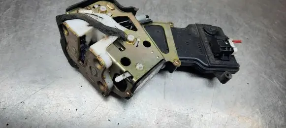 Mazda 2 Rear door lock