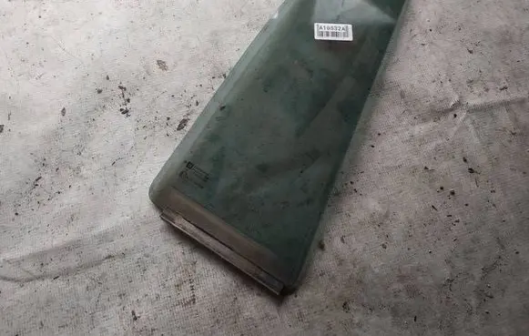 Opel Zafira A Rear vent window glass as3