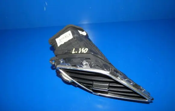 Hyundai i40 Dash center air vent grill