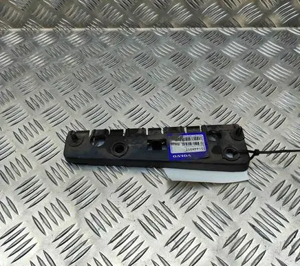 Volvo V60 Front bumper mounting bracket 31448917