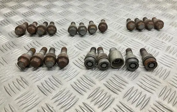 Audi Q3 8U Nuts/bolts 