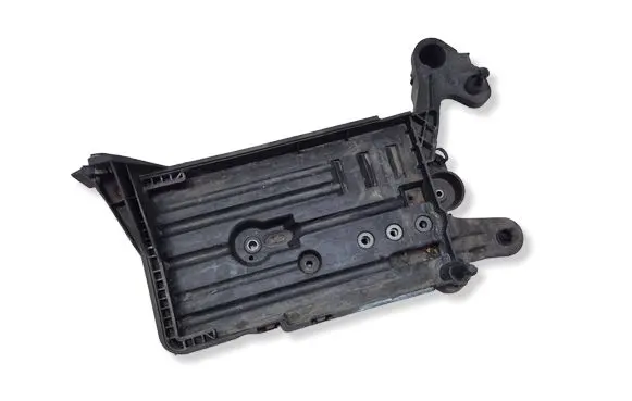 Volkswagen PASSAT B8 Battery tray 5Q0915321H