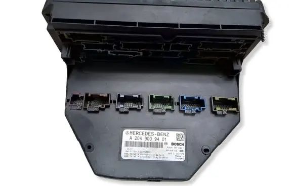 Mercedes-Benz C W204 Fuse module A2049009401 A2044423700 A2049021601