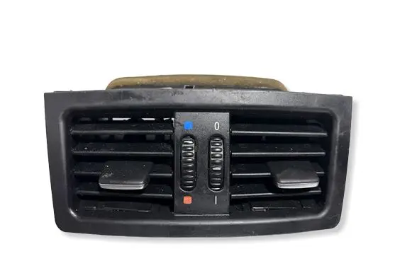 BMW 5 E60 E61 Rear air vent grill 7129556