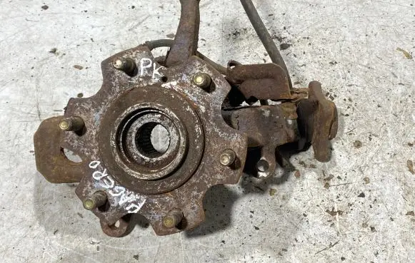 Mitsubishi Pajero Front wheel hub spindle knuckle