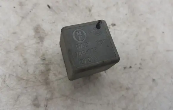 Volkswagen Golf III Other relay 1686773