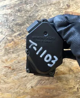 Volkswagen Touran II Throttle valve 03C128063