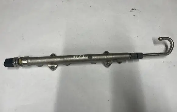 Volkswagen Jetta VII Fuel main line pipe 05E133320