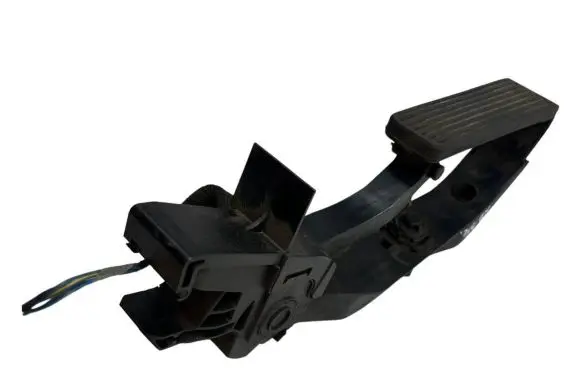 Mercedes-Benz E W211 Accelerator throttle pedal A2113000404