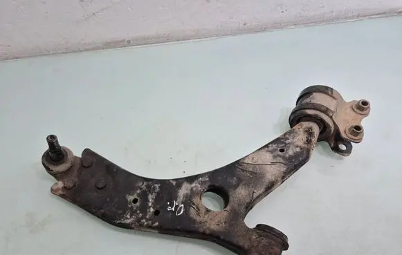 Volvo V50 Front lower control arm/wishbone 