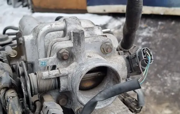 Mazda 323 F Throttle valve E9T06271