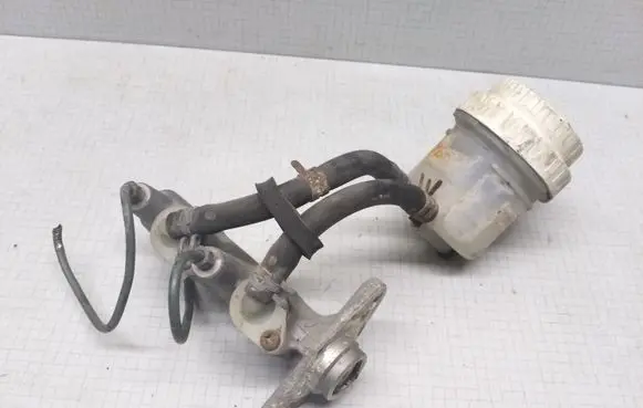 Mitsubishi Carisma Master brake cylinder