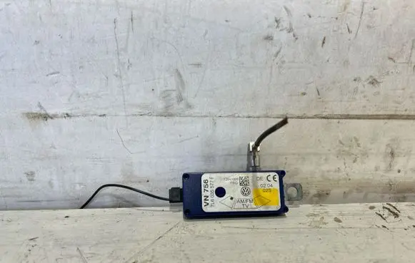 Volkswagen Touareg I Aerial antenna amplifier 7L6035577F