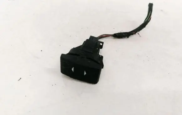 Ford Mondeo Mk III Electric window control switch 1s7t14529ab k808x
