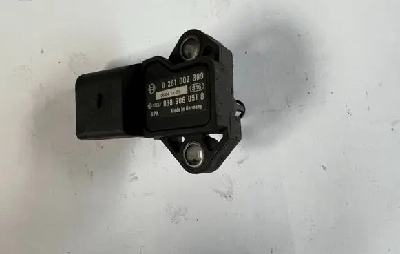 Volkswagen Touran I Air pressure sensor 038906051B 0281002399