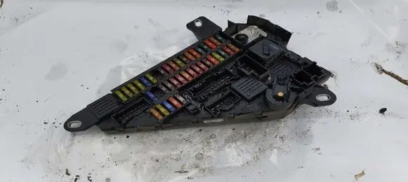 BMW 5 E60 E61 Fuse module 913883001 518956057