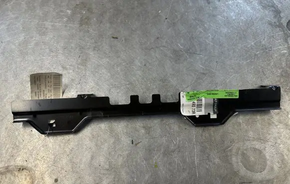 Renault Megane IV Other engine bay part 8200833222B