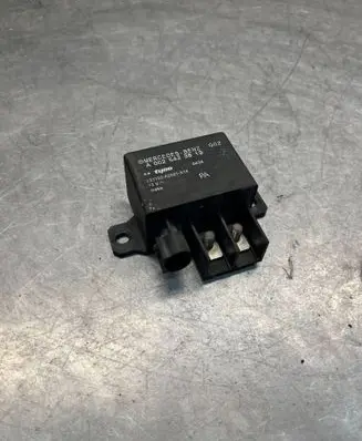Mercedes-Benz E W210 Charging relay 0025423819 V23132A2001314