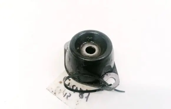 Peugeot 307 Engine mount bracket