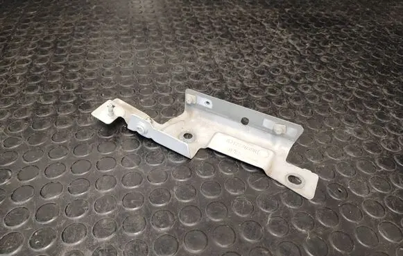 Renault Captur Fender mounting bracket 631227839R