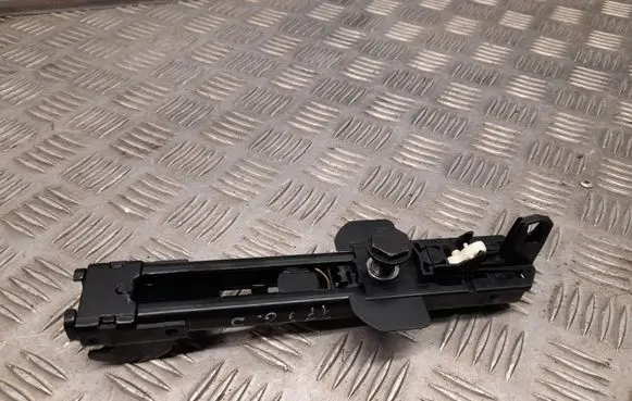 Audi Q7 4L Seat belt adjustment motor 8E0857833G
