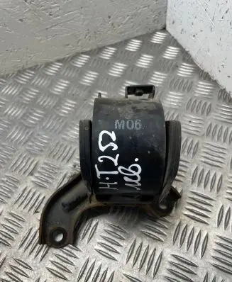Hyundai Tucson JM Engine mount bracket 218322e500