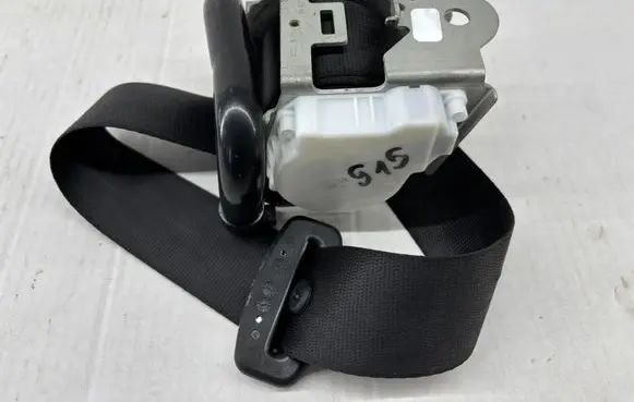BMW 8 G14 Rear seatbelt 