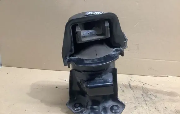 Lexus ES VII XZ10 Engine mount bracket