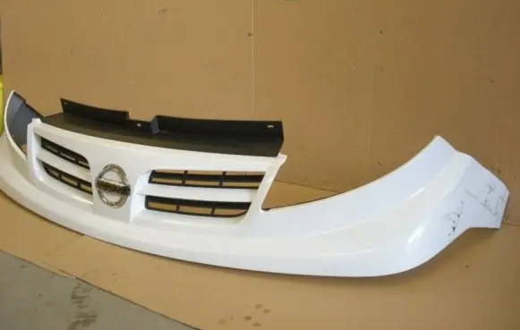 Nissan Primastar Front bumper upper radiator grill