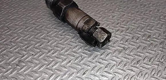 Volvo S40, V40 Fuel injector LCR6735401D