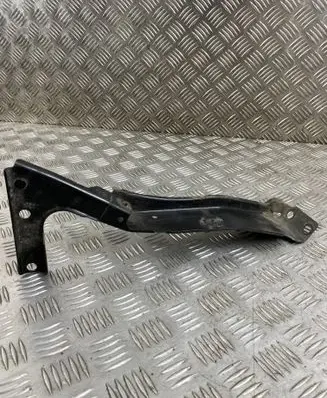 Audi A5 Sportback 8TA Fender mounting bracket 8T0821136A