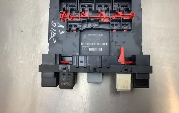 Audi A3 S3 8P Comfort/convenience module 8P0907279E H43SS1201 F005V00518